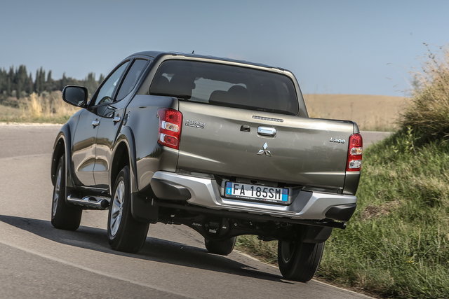 mitsubishi l200 2015 primo contatto 27