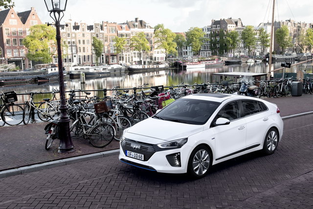 hyundai ioniq hybrid 16
