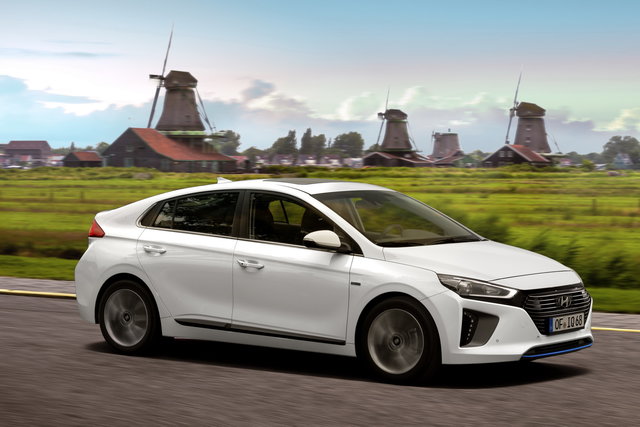 hyundai ioniq hybrid 31