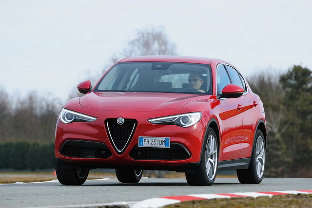 alfa romeo stelvio primo contatto 10