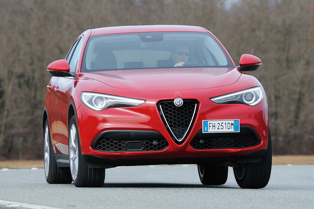 alfa romeo stelvio primo contatto 11