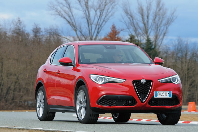 alfa romeo stelvio primo contatto 13