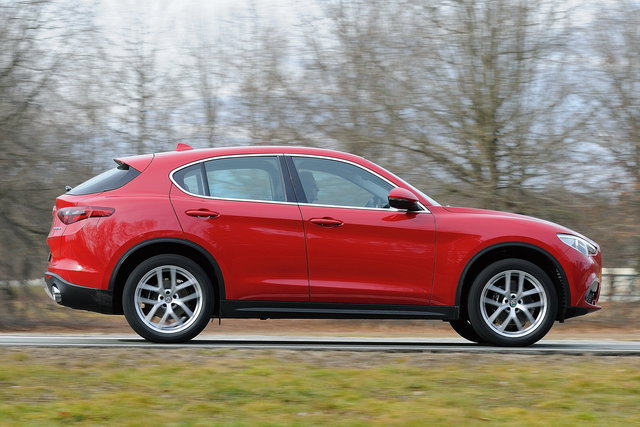 alfa romeo stelvio primo contatto 14