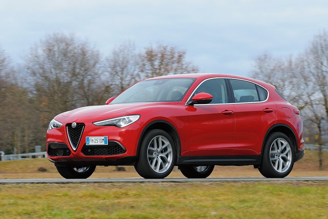 alfa romeo stelvio primo contatto 16