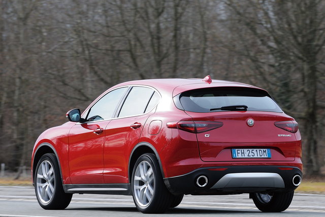 alfa romeo stelvio primo contatto 18
