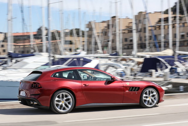 ferrari gtc4lusso primo contatto 17