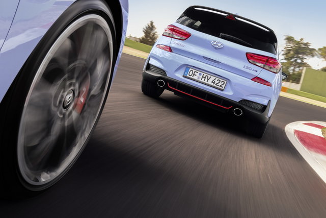 hyundai i30 n primo contatto 03