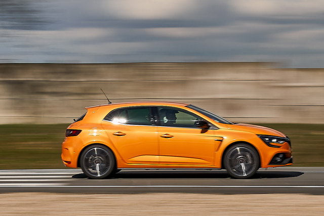 renault megane rs trophy 2019 24