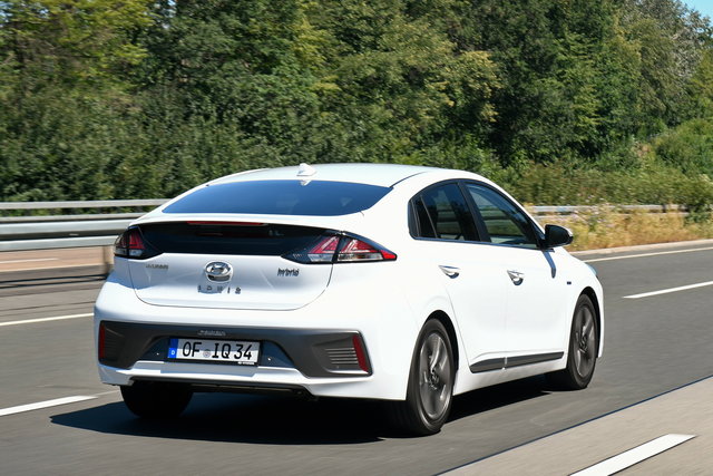hyundai ioniq hybrid 01