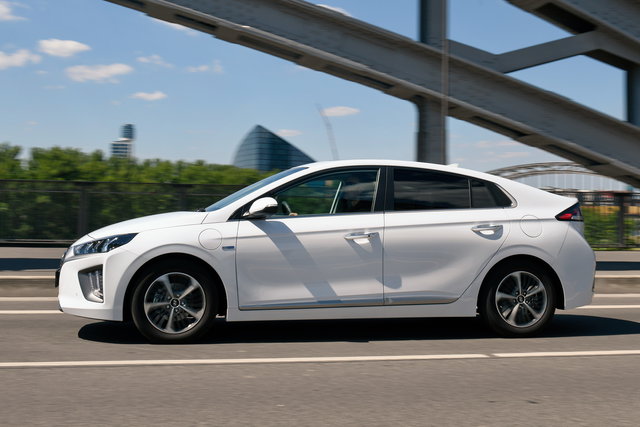 hyundai ioniq hybrid 03