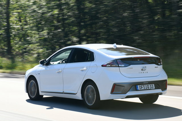 hyundai ioniq hybrid 05