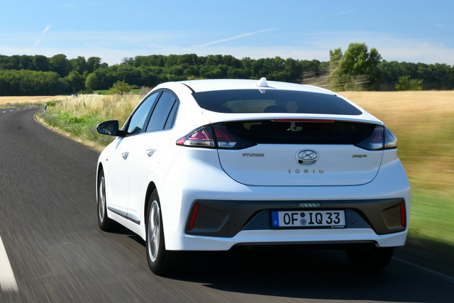 hyundai ioniq hybrid 08
