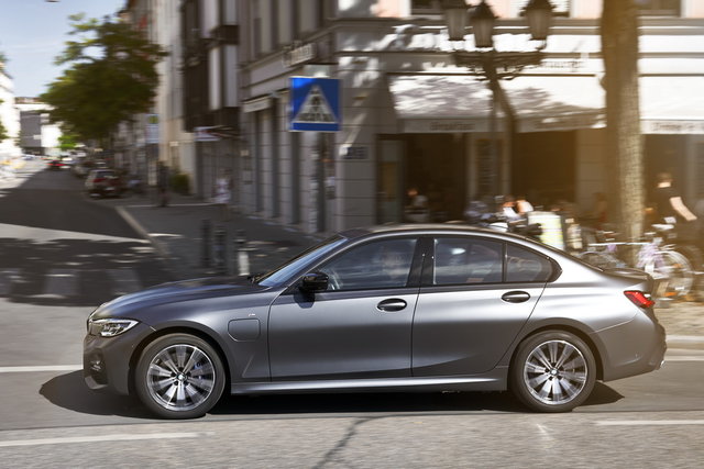 bmw serie 3 plug in hybrid 2019 08 05