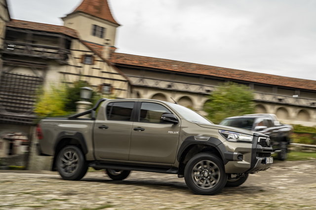 toyota hilux 2020 11 02