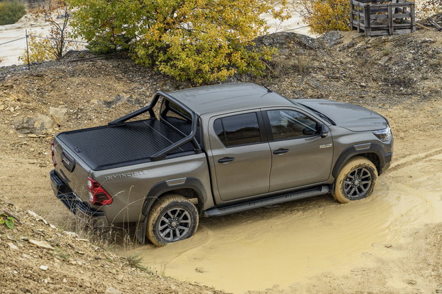 toyota hilux 2020 11 03
