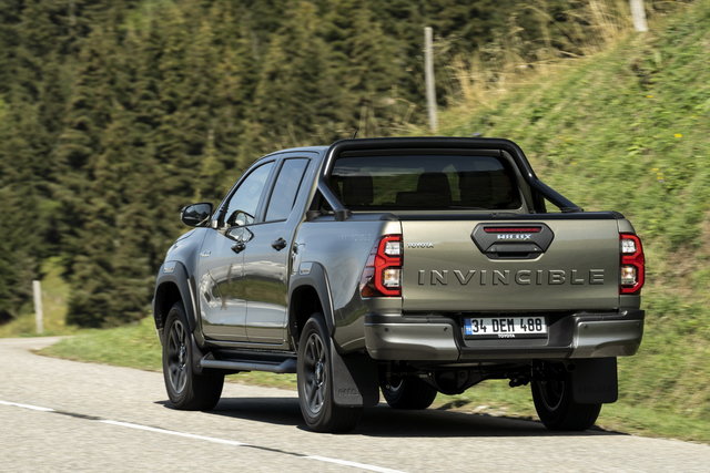 toyota hilux 2020 11 04