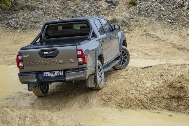 toyota hilux 2020 11 05