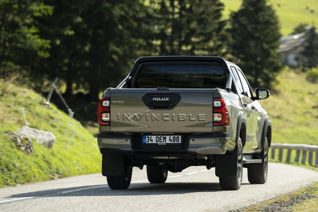 toyota hilux 2020 11 07