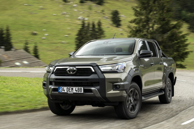 toyota hilux 2020 11 17