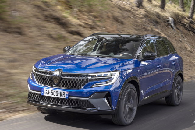 the all new renault austral esprit alpine e tech hybrid   iron blue 5