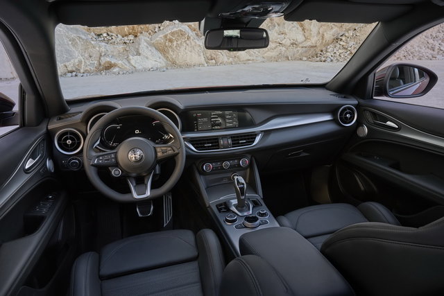 alfa romeo stelvio 2023 primo contatto 07