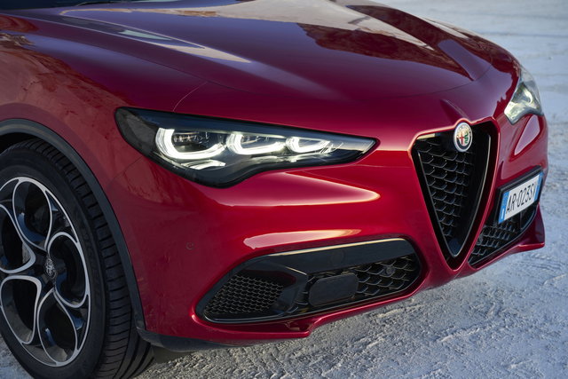 alfa romeo stelvio 2023 primo contatto 08