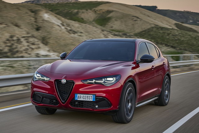 alfa romeo stelvio 2023 primo contatto 11