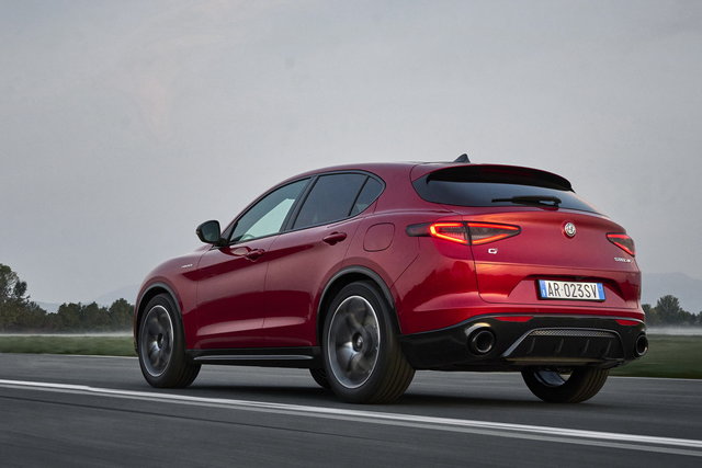 alfa romeo stelvio 2023 primo contatto 13