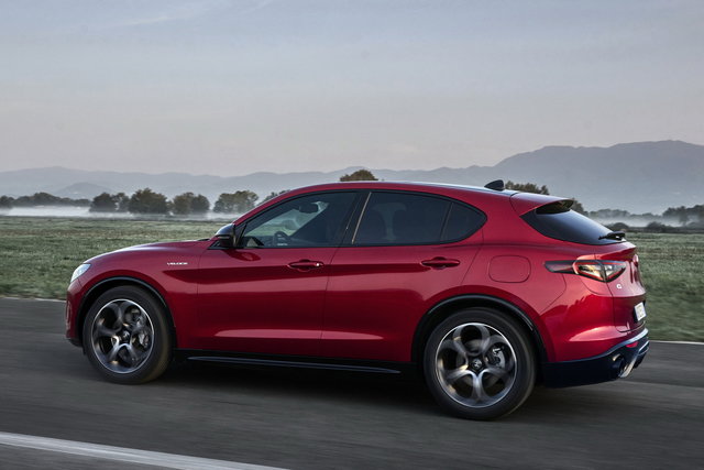alfa romeo stelvio 2023 primo contatto 16