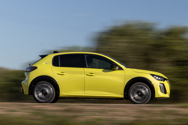 peugeot e208 restyling 2023 11 01
