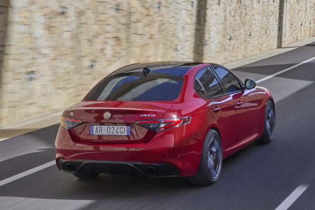 alfa romeo giulia tributo italiano 2024 01 12