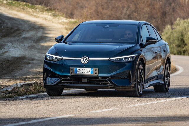 volkswagen id7 primo contatto 2024 02