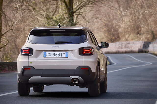 jeep avenger e hybrid primo contatto 03