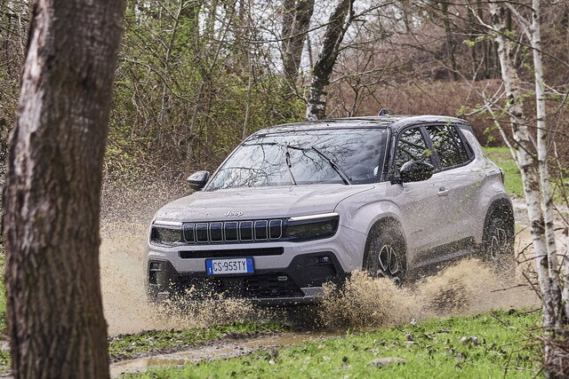 jeep avenger e hybrid primo contatto 07