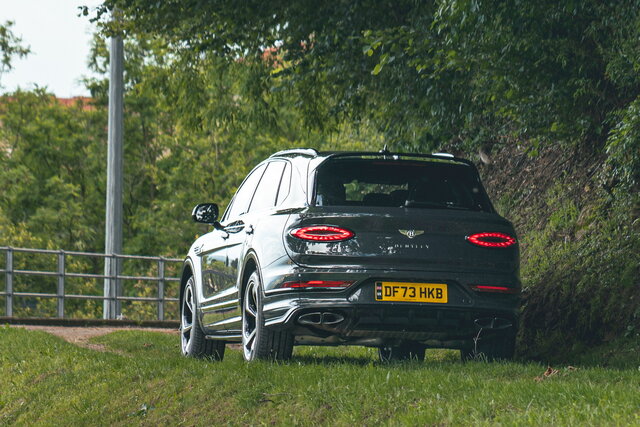 bentley bentayga v8s 2024 03