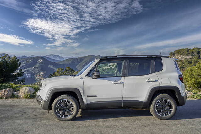 jeep renegade 4xe trailhawk 2024 07 03
