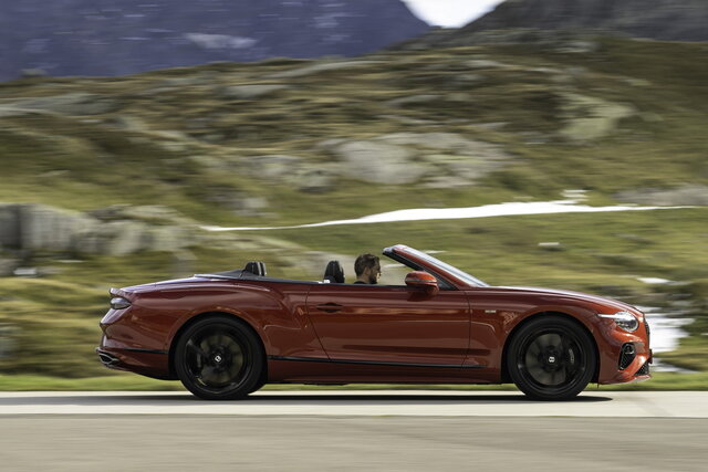 bentley continental gtc 2024 05