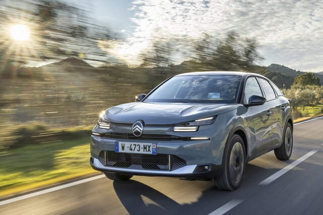 citroen c4 hybrid 2025 02