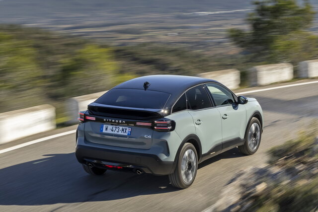 citroen c4 hybrid 2025 02 05