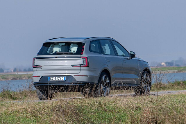 volvo ex 90 2025 02 01