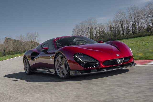 alfa romeo 33 stradale 2025 04 03