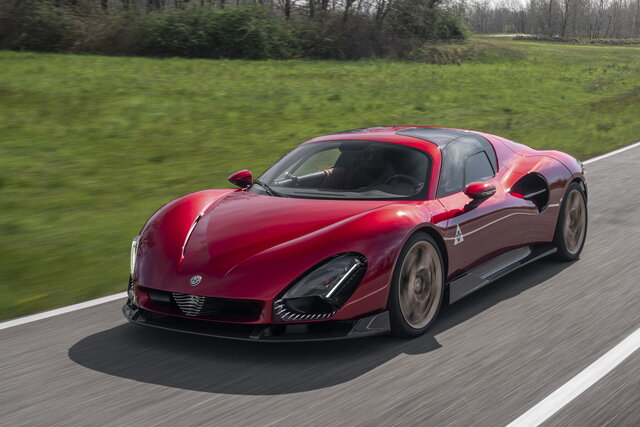 alfa romeo 33 stradale 2025 04 05