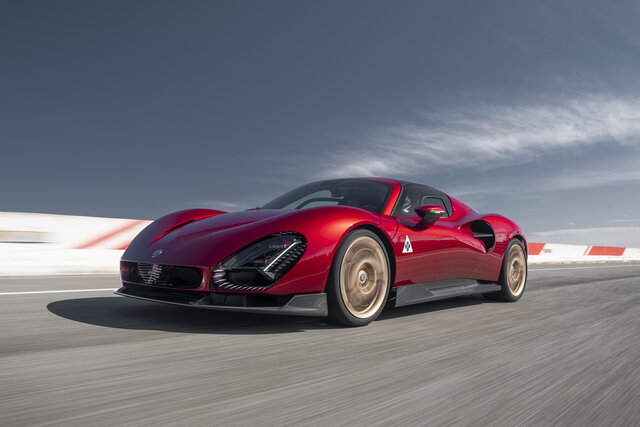 alfa romeo 33 stradale 2025 04 07