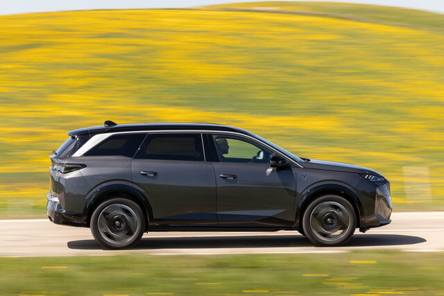 peugeot e 5008 awd 2025 05 02