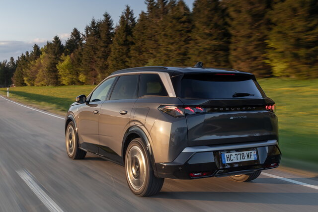 peugeot e 5008 awd 2025 05 07