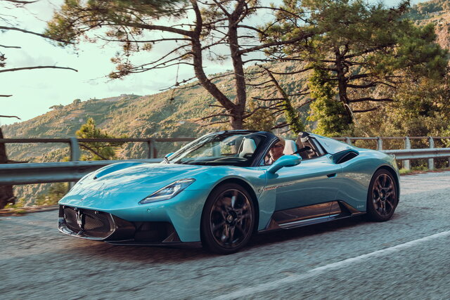 maserati mcpura 2025 10 02