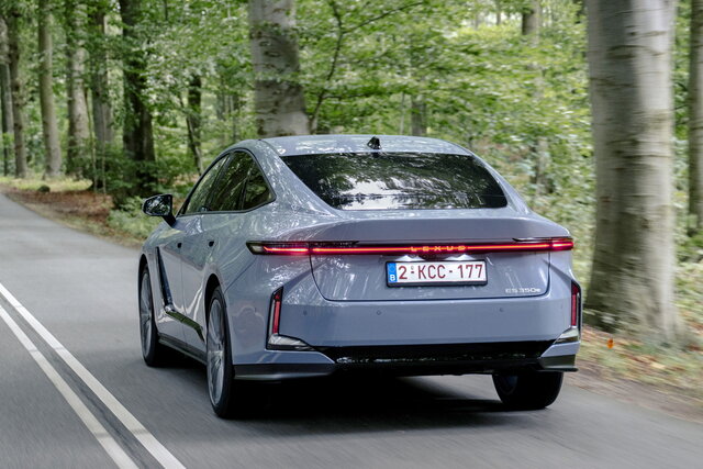 lexus es 2026 09 03