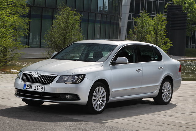 skoda superb berlina 2013 27