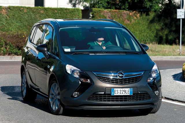 opel zafira tourer metano 01