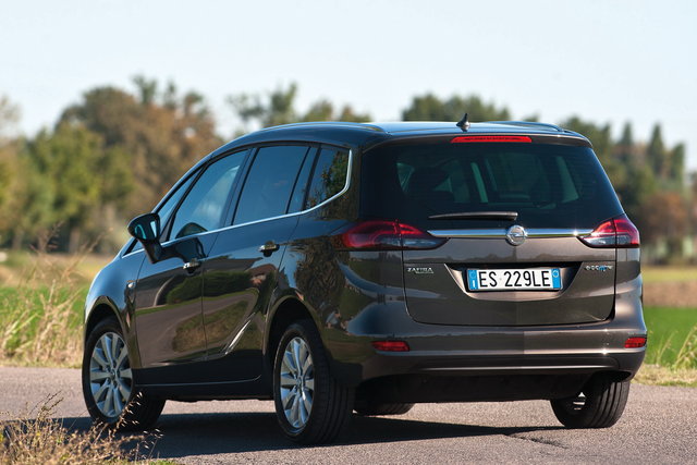 opel zafira tourer metano 07